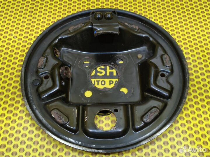 Щит опорный тормозного барабана задний правый