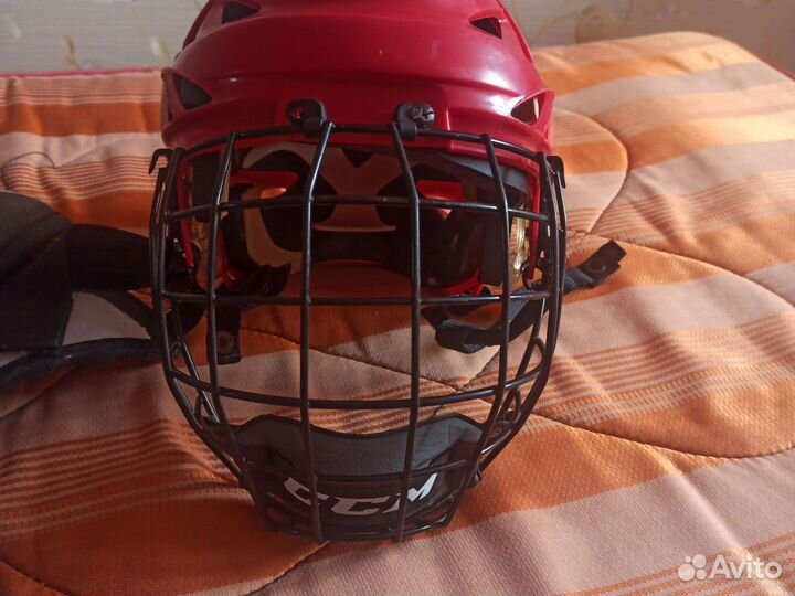 Нагрудник хоккейный reebok, хоккейный шлем