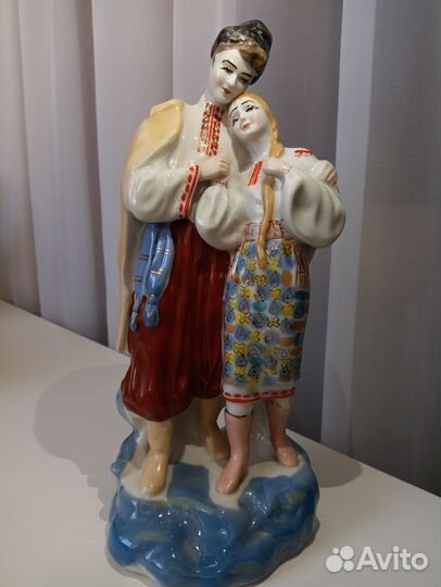 Статуэтка фарфор