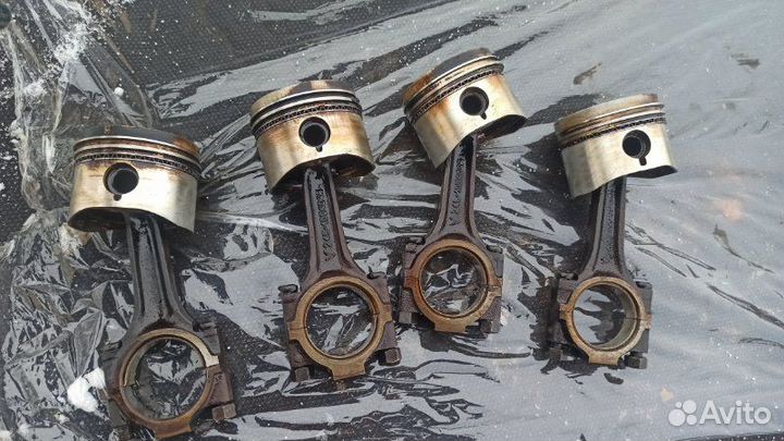 Поршень с шатуном Zaz Chance седан MEM3307 1.3