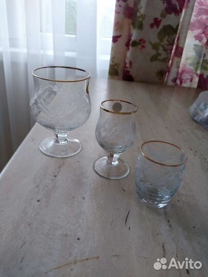 Набор бокалов и рюмок