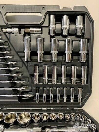 Набор инструментов 218 предметов в чемодане