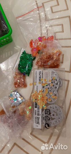 Ткани, пуговки, нитки для вязания, кружево