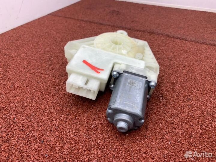 Моторчик стеклоподъемника задний левый Skoda Rapid