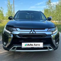 Mitsubishi Outlander 2.4 CVT, 2019, 99 000 км, с пробегом, цена 2 820 000 руб.