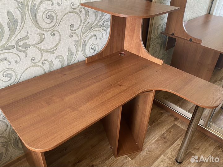 Компьютерный стол