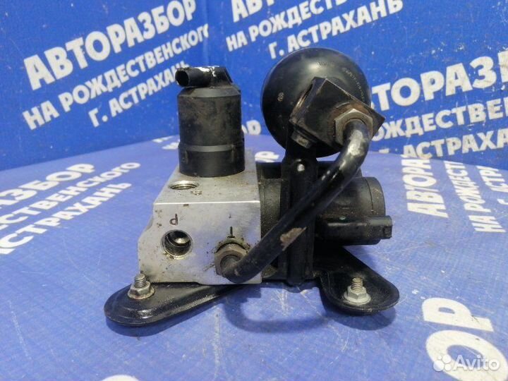 Блок клапанов гидроподвески Mercedes-Benz W220