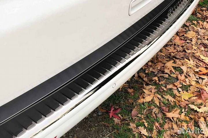 Накладка на задний бампер Volkswagen T5 (чёрная)