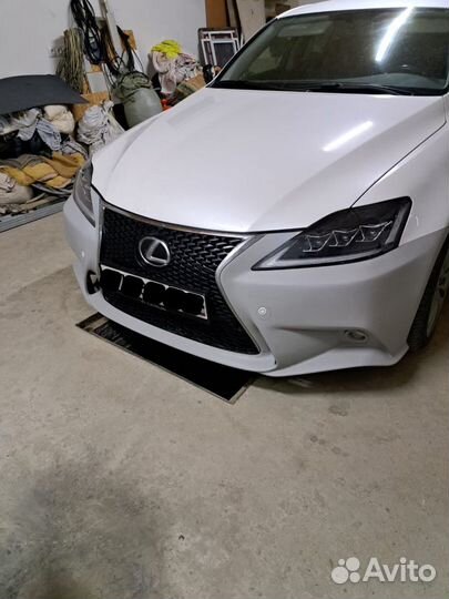 Бампер на Lexus is250, 350