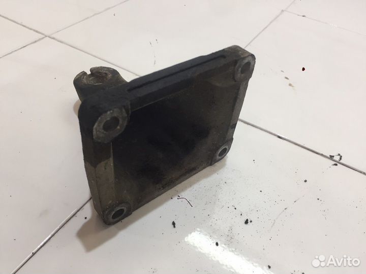 Кронштейн двигателя правый