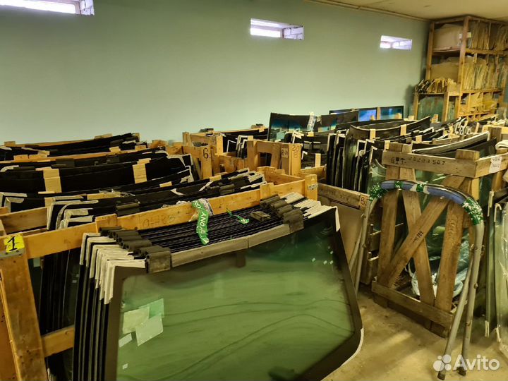 Лобовое стекло Nissan Teana J31 (2001-08)