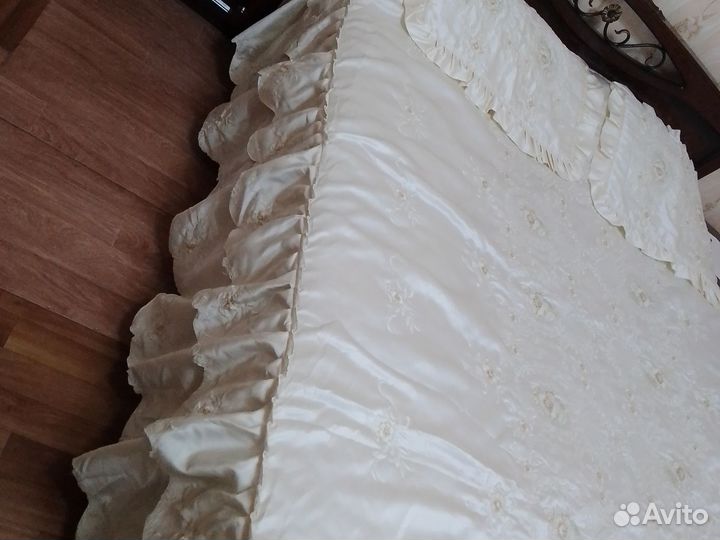 Покрывало на кровать.180 ширина