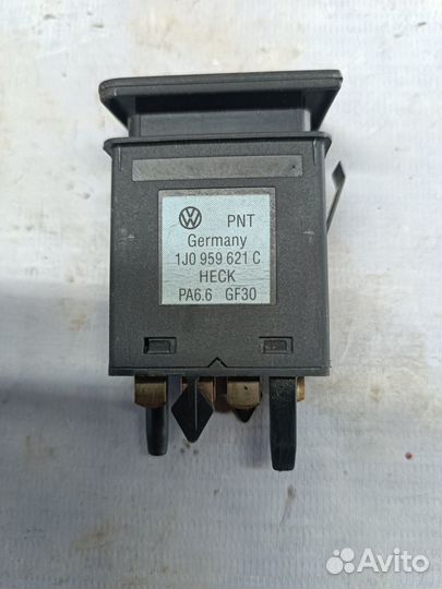 Кнопка обогрева заднего стекла Volkswagen Jetta