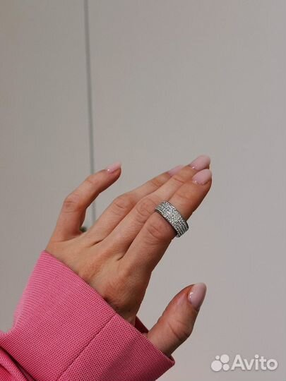 Кольцо со стразами широкое