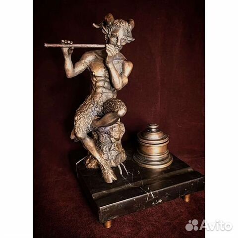 Статуэтка бронзовая 