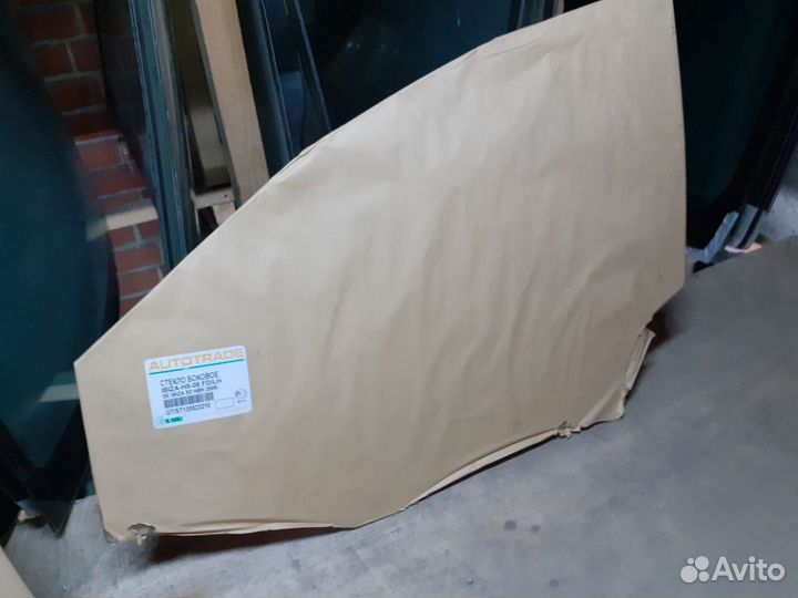 Стекло переднее левое на Seat Ibiza с 2008 г.в