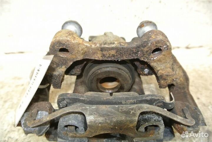 Суппорт задний правый Jeep Grand Cherokee WK2 201