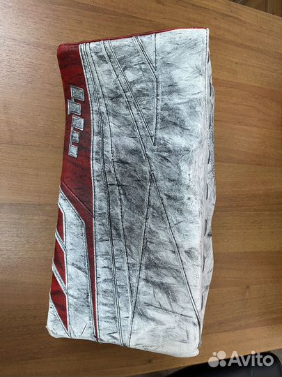 Блокер хоккейного вратаря