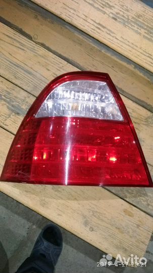 Фонарь задний левый на Toyota Corolla