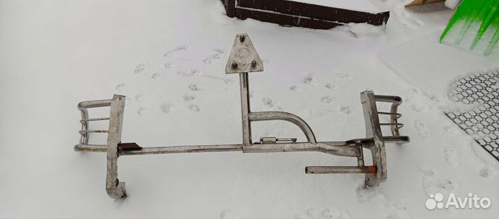 Кронштейн запасного колеса niva