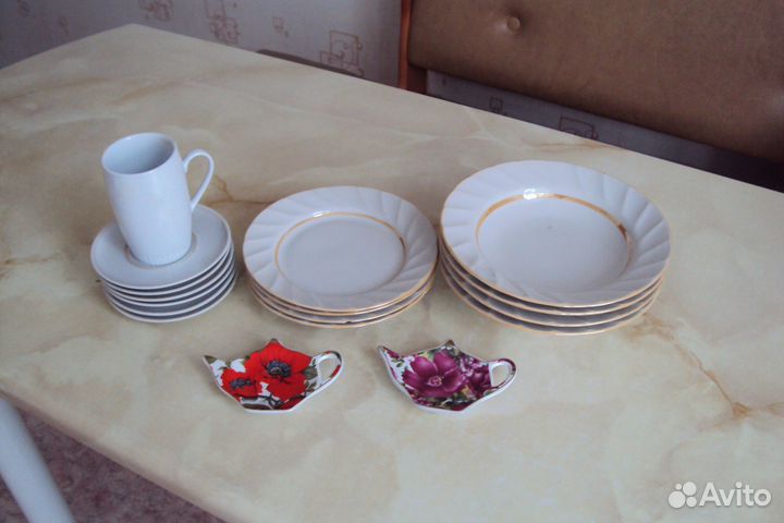 Тарелки и блюдца