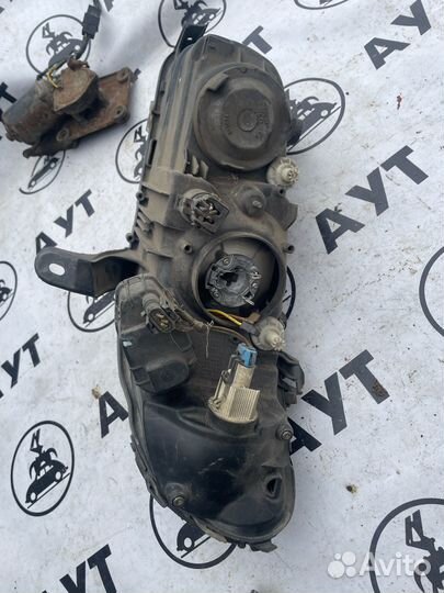 Фара правая Opel Omega