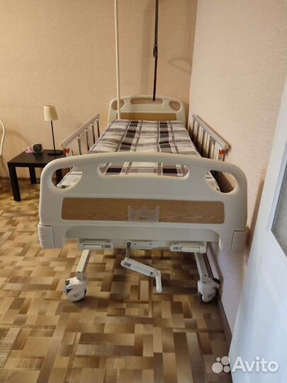Медицинская кровать