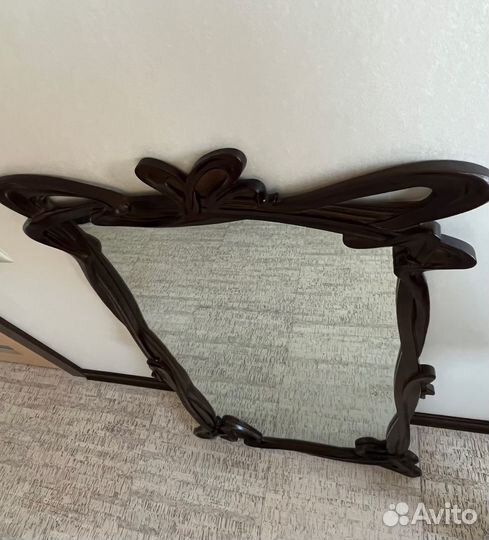 Зеркало настенное в раме