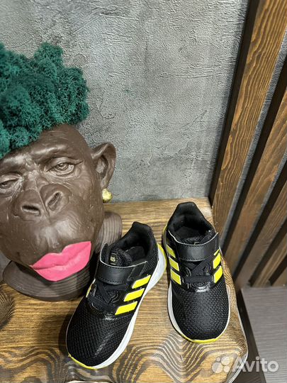 Кроссовки adidas