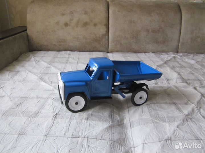 Машина-винтажная 50-х годов. Самосвал лтз