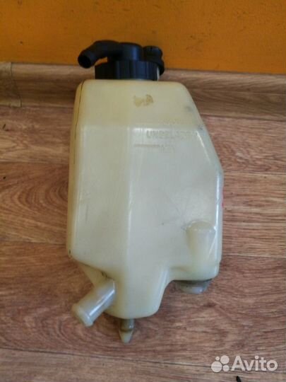 Бачок гидроусилителя руля Mercedes-Benz E-Class