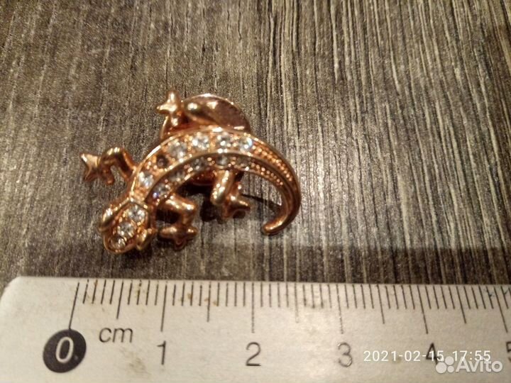 Броши в ассортименте