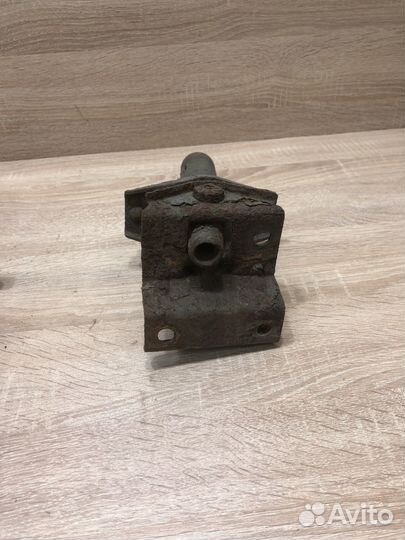 Кронштейн усилителя заднего бампера BMW E36