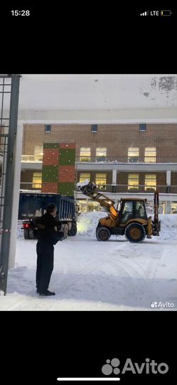 Уборка снега трактором