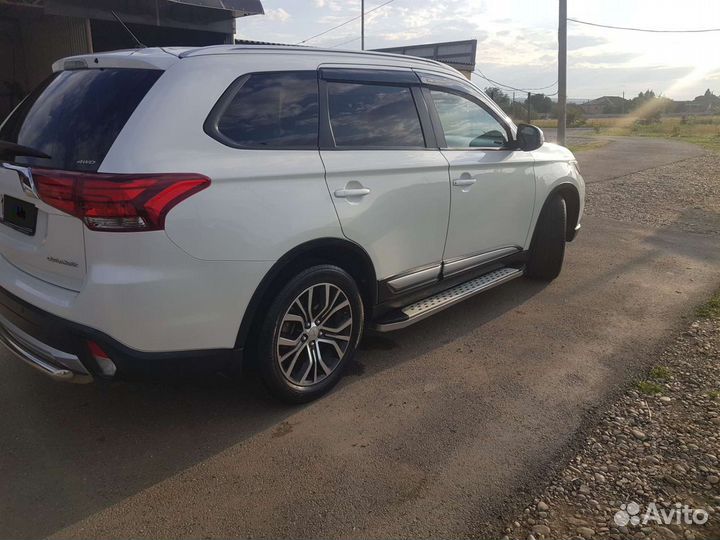 Mitsubishi Outlander 2.4 CVT, 2015, 98 000 км
