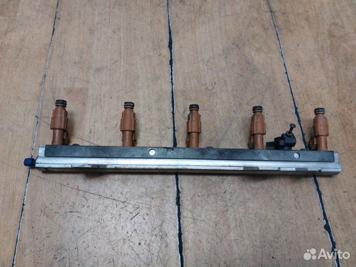 Топливная рампа Volvo V70 B5204T5 2004