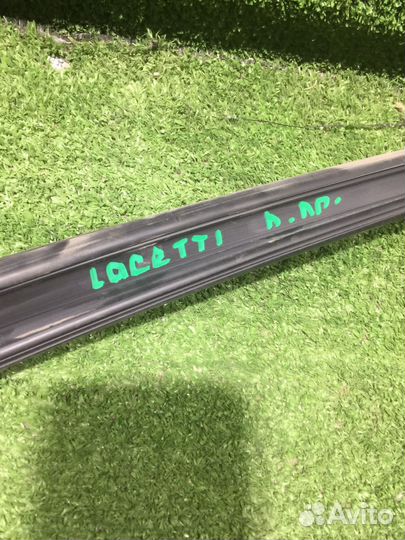 Верхний уплотнитель стекла передней двери Lacetti