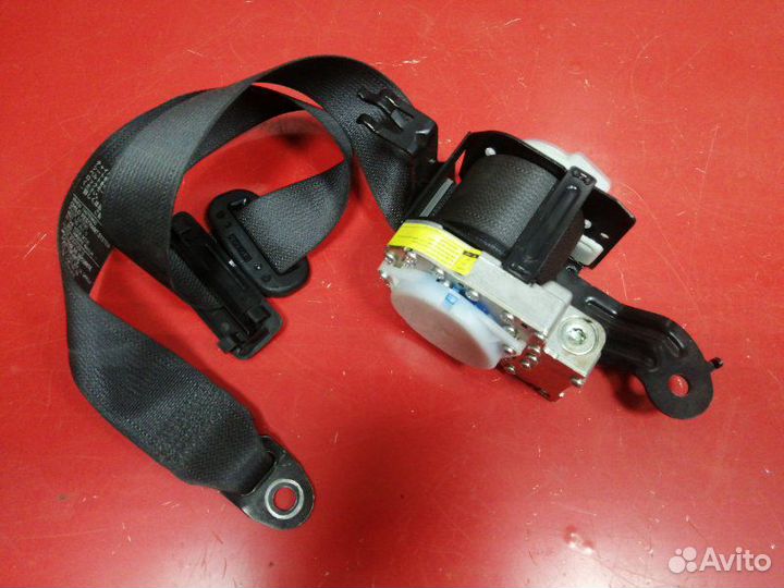 Ремень безопасности задний левый Lexus Is 200