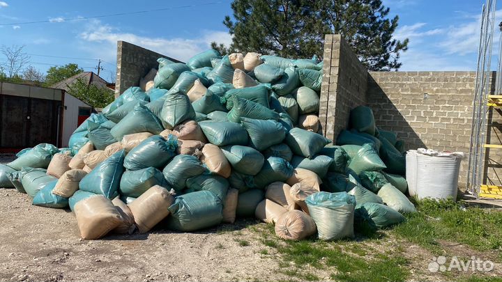 Опилки в мешках