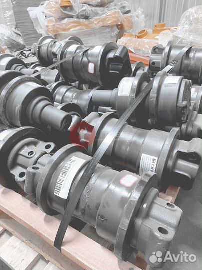 Каток поддерживающий Hitachi EX350H-5 71466877