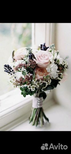 Цветочная композиция в корзинах и свадебные букеты