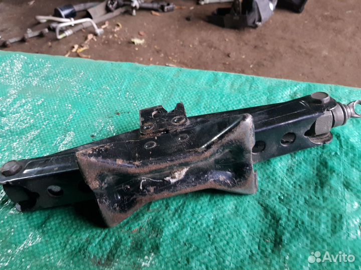 Домкрат Mitsubishi lancer IX