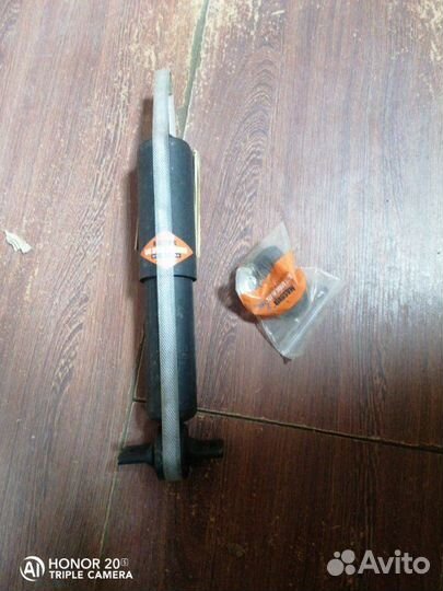 Амортизатор передний Mitsubishi L300