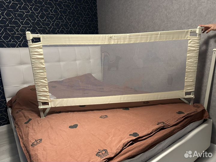 Бортик на кровать от падения