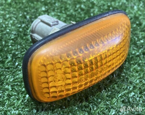 Повторитель передний Nissan Maxima