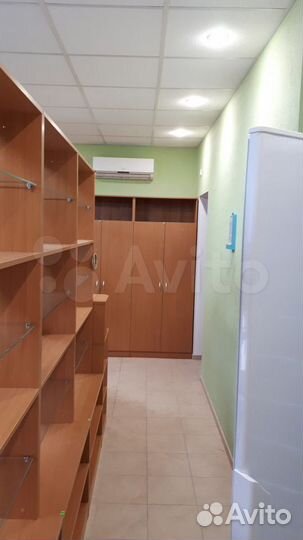 Торговые витрины и шкафы для хранения