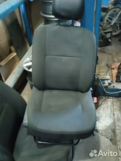 Седло пассажирское от nissan almera g15 с подогрев