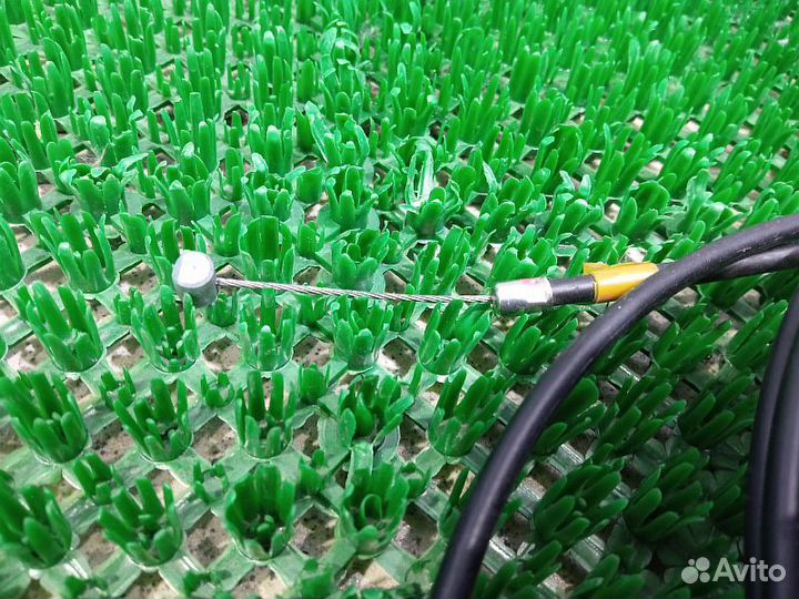 Тросик лючка топливного бака Toyota Fortuner