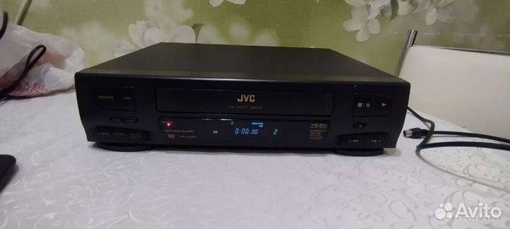 Видеомагнитофон jvc