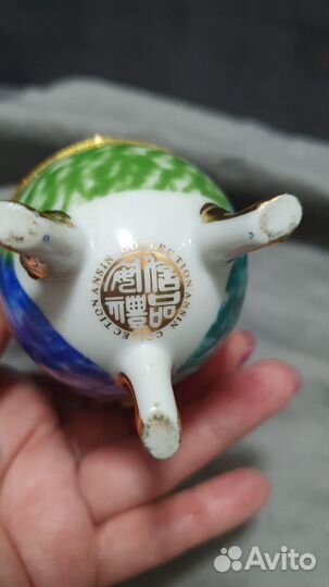 Фарфоровая шкатулка в форме яйца